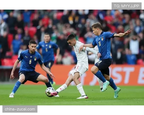 图卢兹中路防守密度保持良好 限制对手渗透进攻效果显著